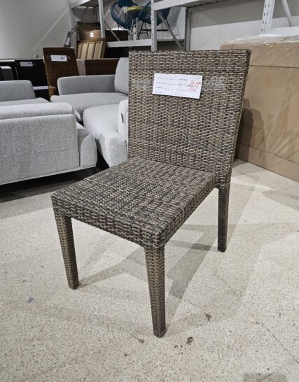 Silla en Ratan sintético sin cojin