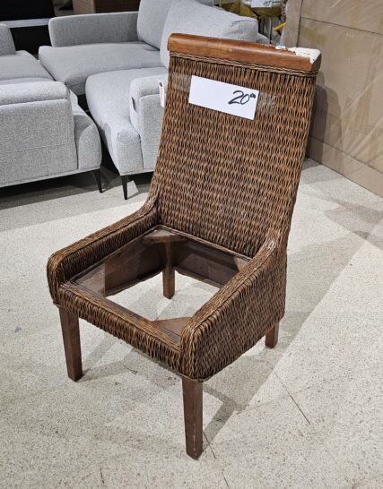 Poltrona en Madera y Ratan sin asiento