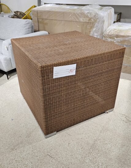 Mesa Cubica en Ratán (Estructura en Metal)