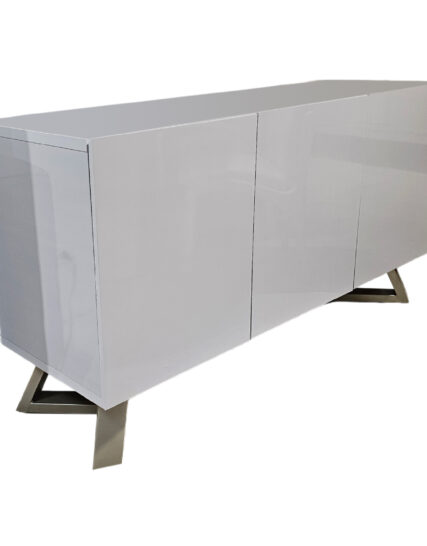 Bufetera Zaki: Mueble elegante y funcional con amplio espacio de almacenamiento organizado.