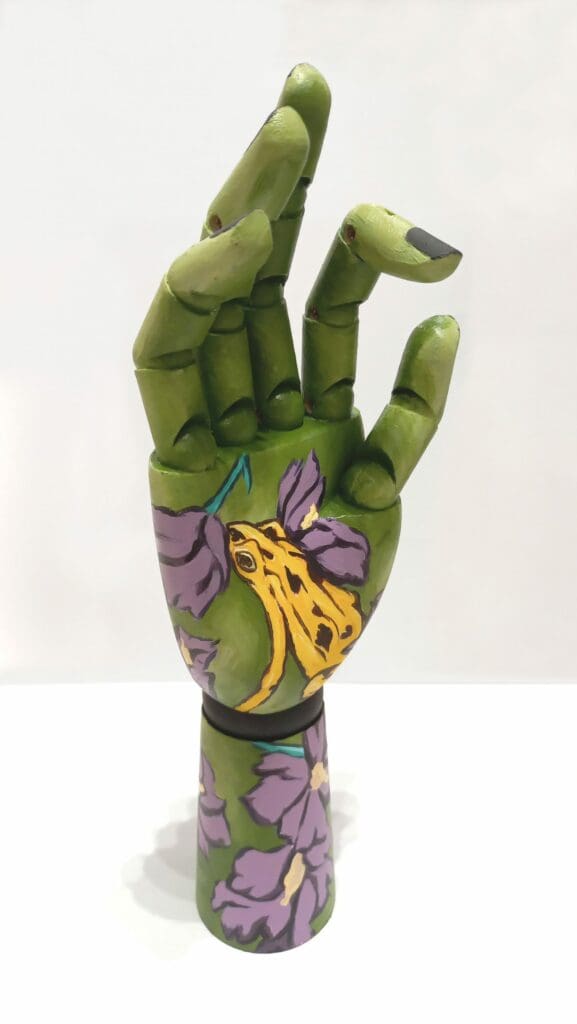 Mano Verde Rana Dorada