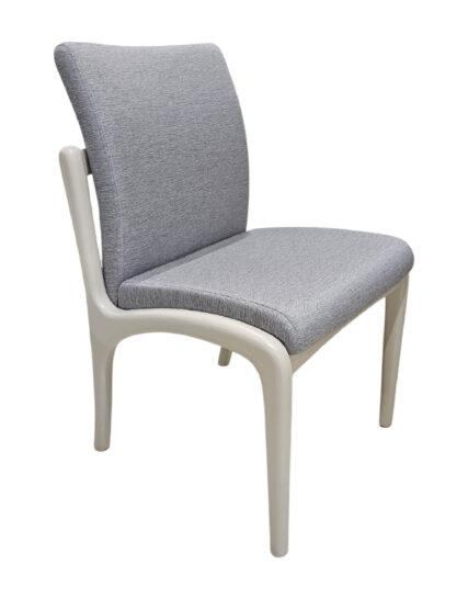 Silla de Comedor Nice: Diseño robusto y acolchonado que brinda confort y estabilidad en cada comida.