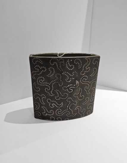 Florero Bajo Gris con Arabesco