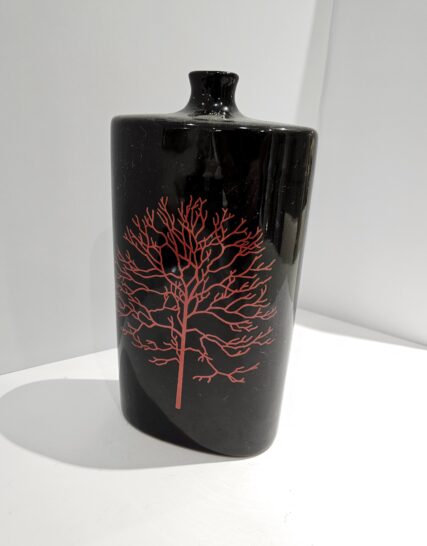 Florero Negro en Ceramica con Arbol Rojo