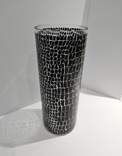 Florero Cilíndrico en Vidrio Textura Negra